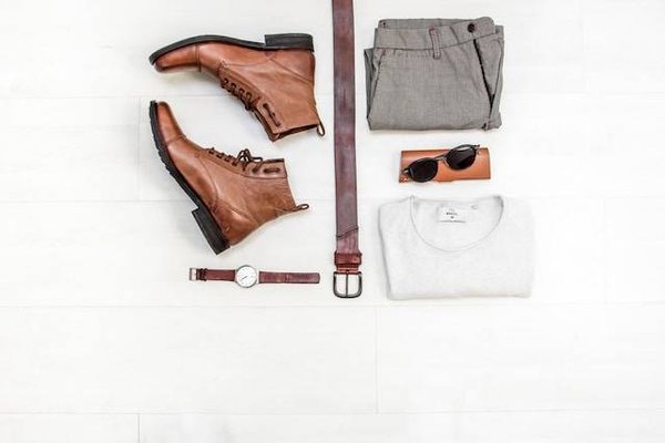 Les chaussures à porter pour un look automne décontracté et élégant